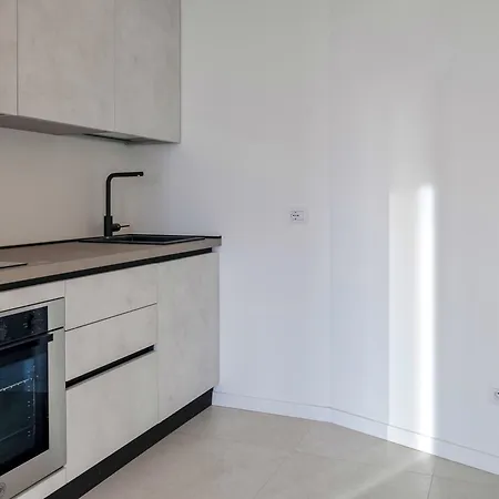 Villa Gioia 8, Emma Sanremo